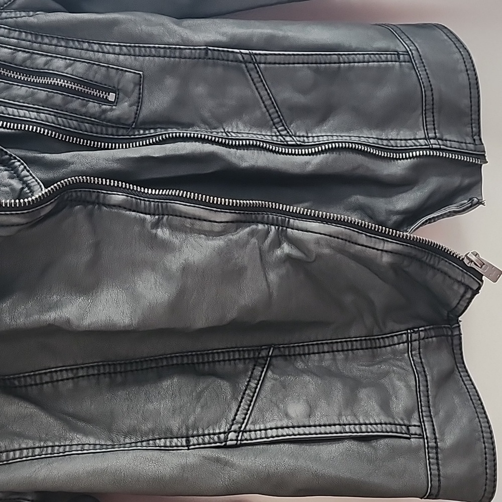 βΌοΈVERY RARE!βΌοΈ πβ€οΈ HOLLISTER PLEATHER MOTO JACKET β€οΈπ - Picture 3 of 16